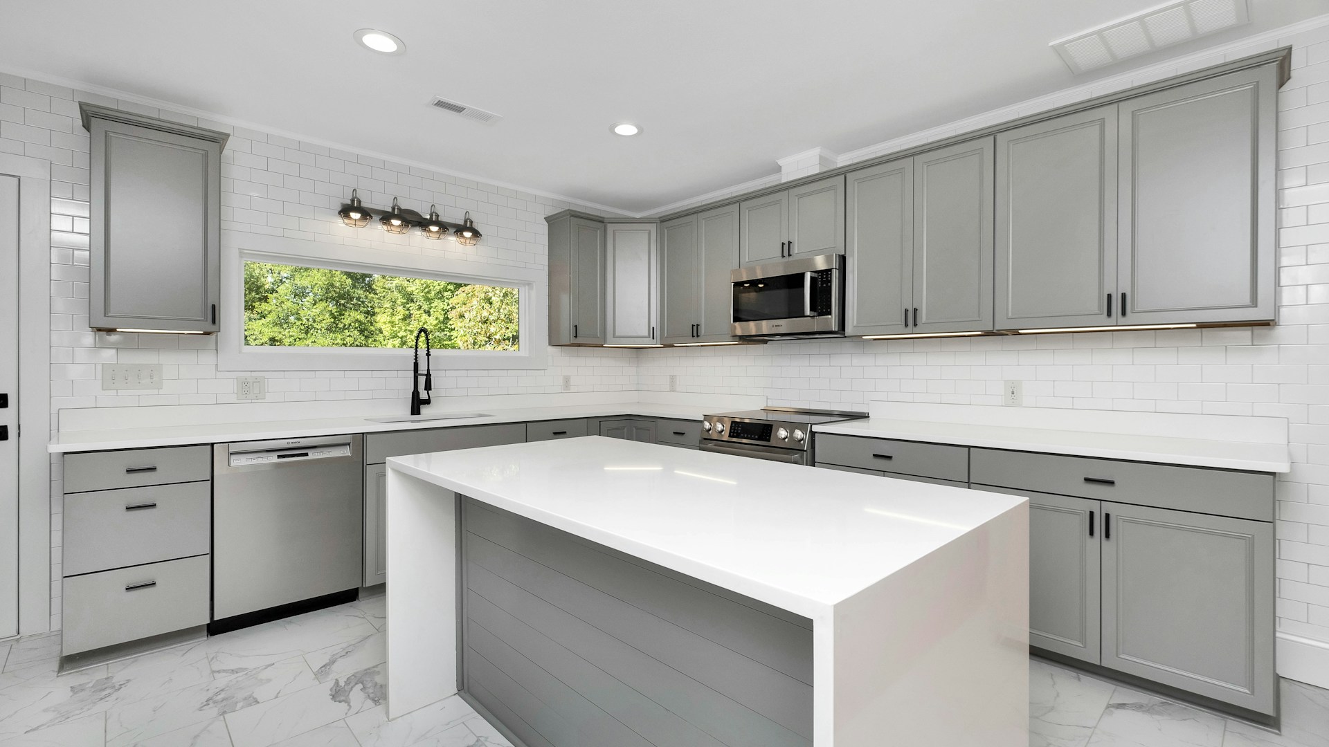 Complete kitchen renovation London Ontario countertops and cabinets
